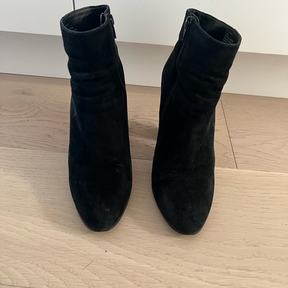 Steve Madden Black Suede Booties - Picture 4 of 4